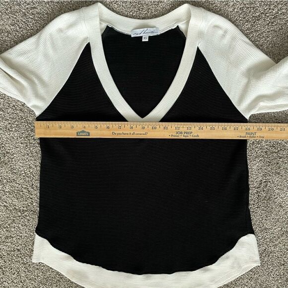 Red Haute Ivory Colorblock Long Sleeve
V-Neck T-Shirt Top XS - Picture 8 of 8